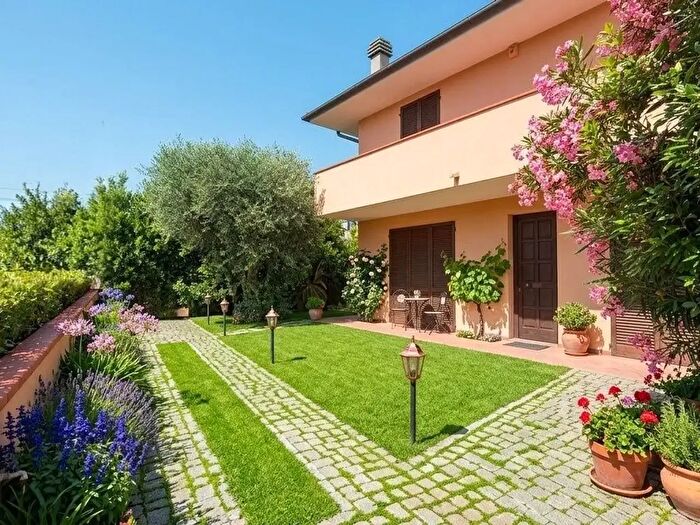 Casa con 5 locali in vendita in Ittorio Sereni, Cascina