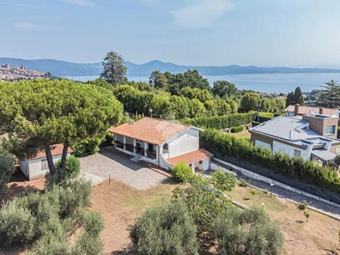 Casa con 7 locali in vendita in Via Santa Lucia, Bracciano