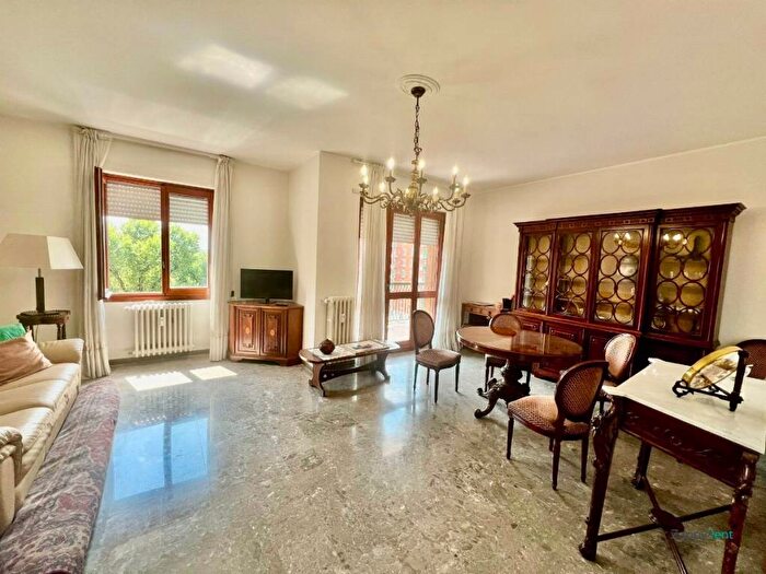 Appartamento quadrilocale in affitto in Via Antonio Panizzi, Lorenteggio, Milano