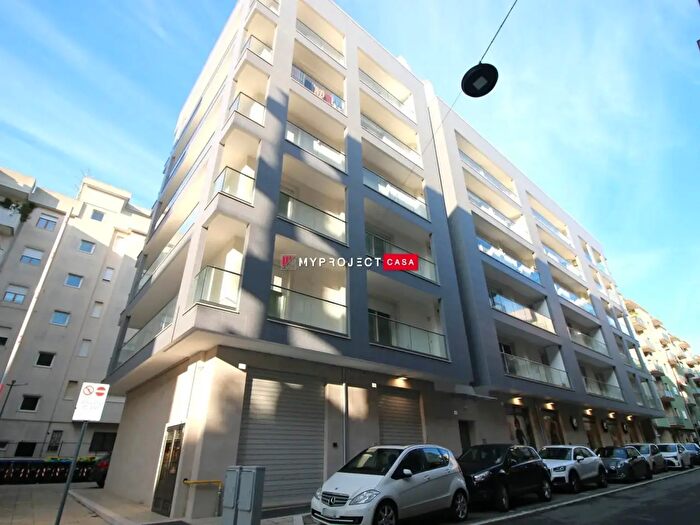 Appartamento trilocale in vendita in Via Francesco Petrarca, Martina Franca