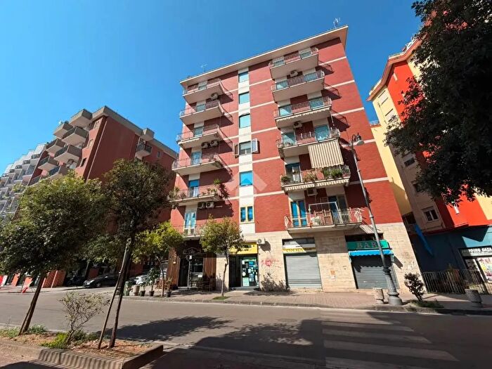 Appartamento con 6 locali in vendita in Via Trento, Salerno