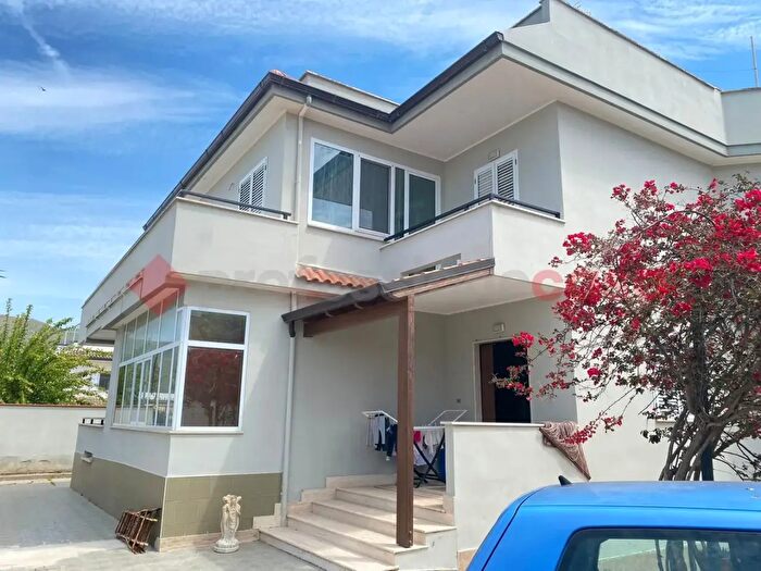 Casa con 5 locali in vendita in Via Manzoni Snc, Mondragone