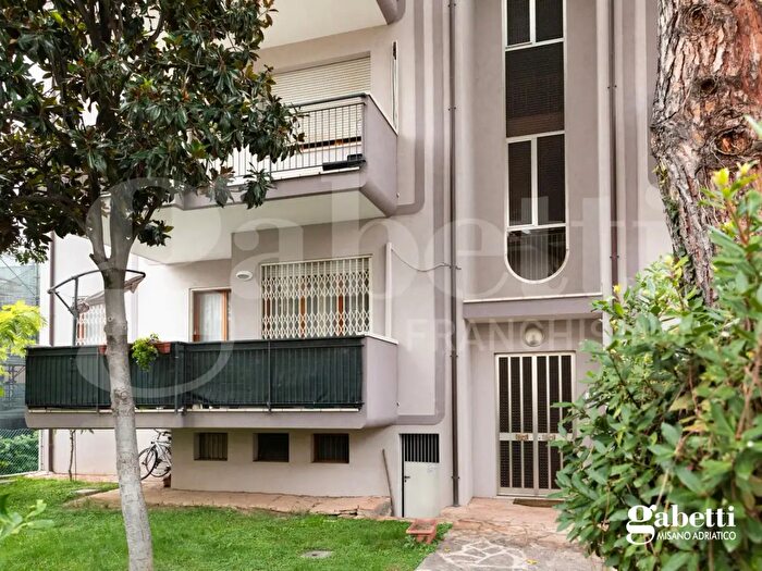 Appartamento quadrilocale in vendita in Via Sarzetti, Rimini