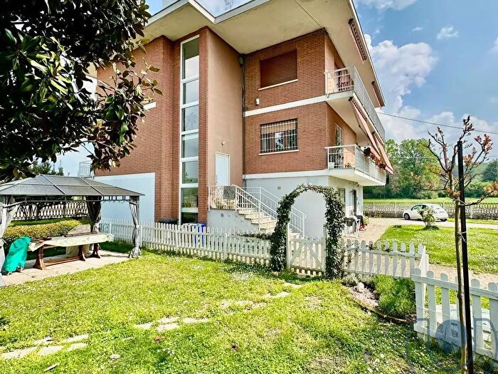 Appartamento con 6 locali in vendita in Via Molino, Pavarolo