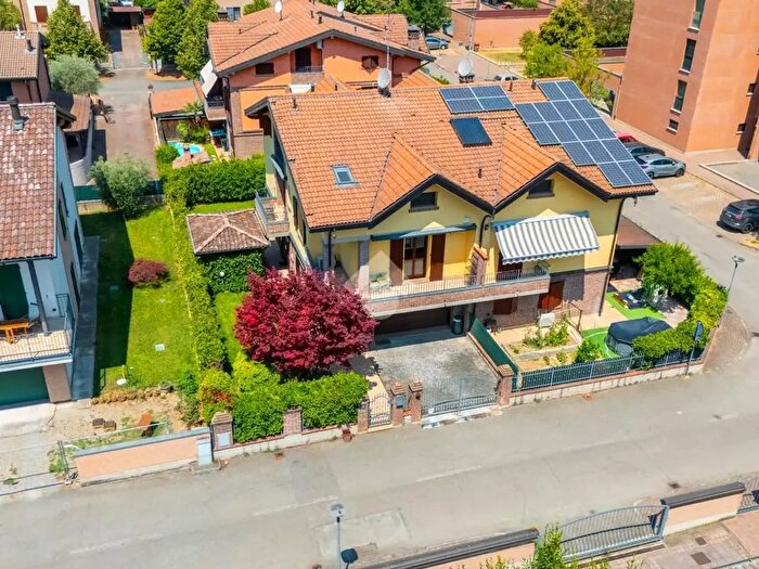 Casa con 9 locali in vendita in Via Cesare Pavese, Montecchio Emilia