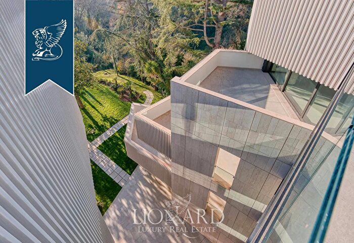 Appartamento trilocale in vendita in Roma