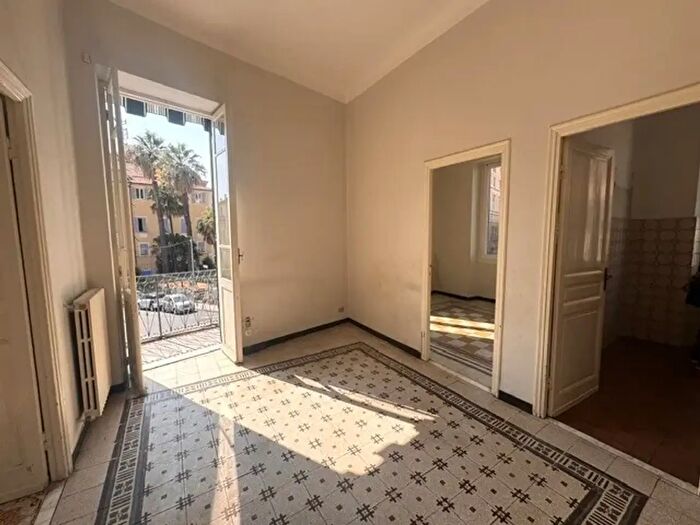 Appartamento quadrilocale in vendita in Piazza Calvi, Imperia
