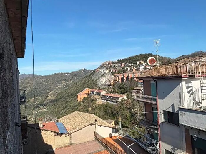 Appartamento trilocale in vendita in Via dei Morroni, Olevano Romano