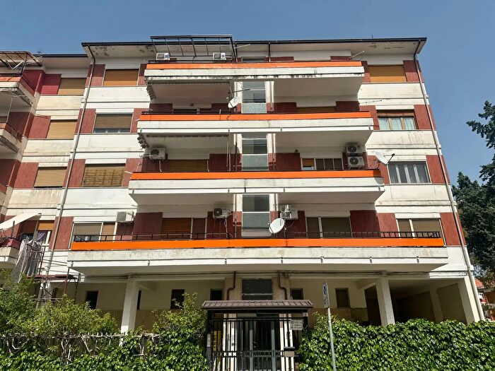 Appartamento trilocale in vendita in Via Giulio Adimari, Cosenza