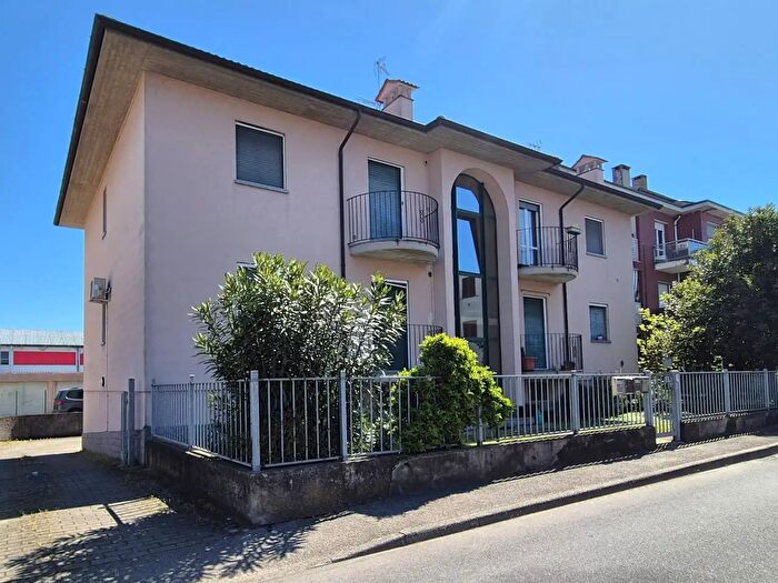 Appartamento trilocale in vendita in Via Leopardi, Belgioioso