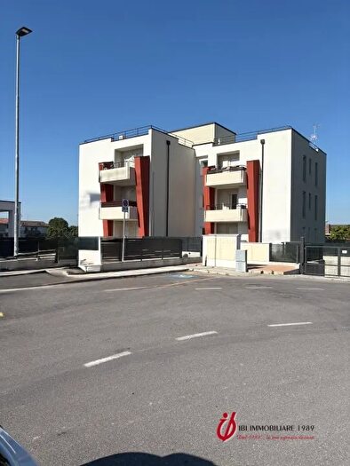 Appartamento trilocale in vendita in Via Maria Bergamas, Castel DAzzano