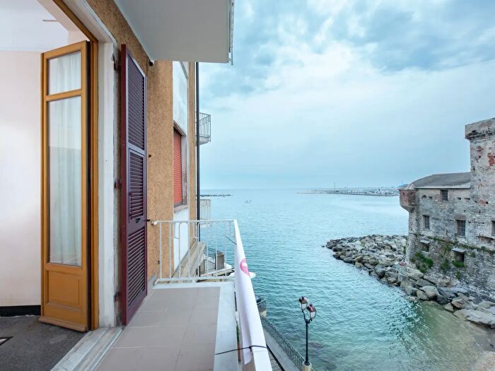 Appartamento con 5 locali in vendita in Via Montebello, Rapallo