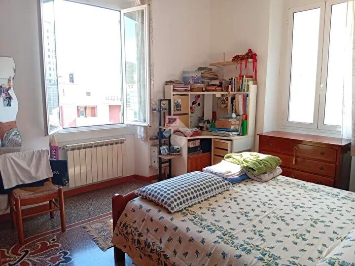 Appartamento con 5 locali in vendita in Via Leonardo Montaldo, Genova