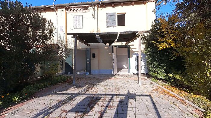 Casa quadrilocale in vendita in Via Provinciale Superiore, Molinella