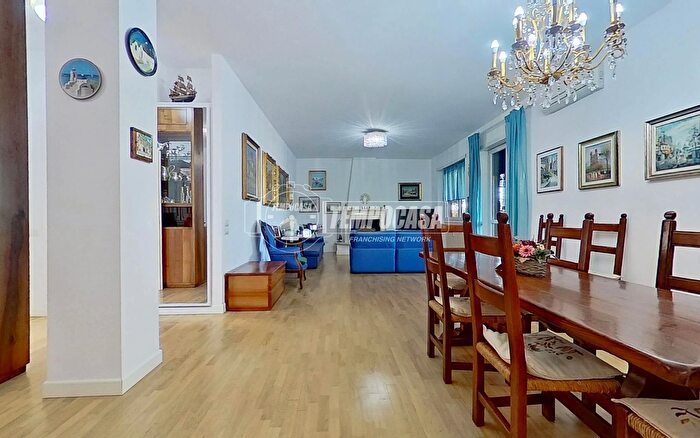 Appartamento con 5 locali in vendita in Via Battisti C, Lissone