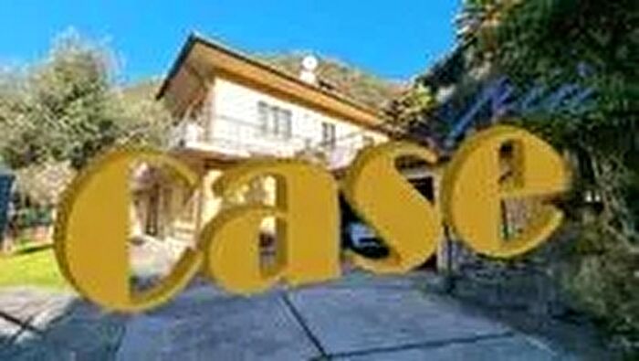 Casa con 10 locali in vendita in Pietrasanta