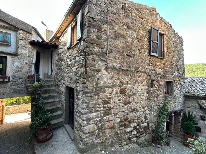 Appartamento trilocale in vendita in Via di Mezzo, Baschi