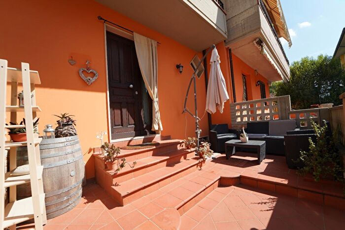 Casa con 5 locali in vendita in Via Ho Chi Minh c, Monsummano Terme