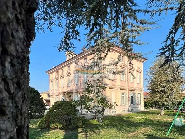 Casa con 10 locali in vendita in Via Poirino, Pinerolo