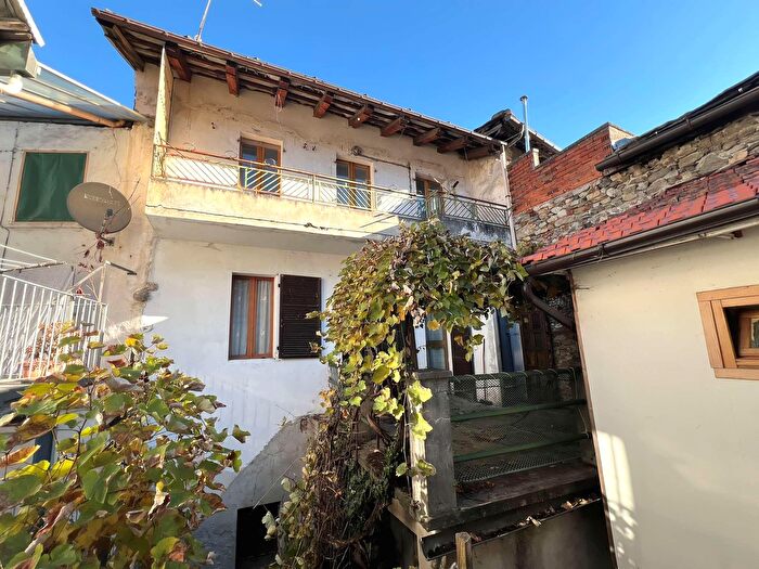 Casa con 10 locali in vendita in Via Monte Grappa, Perosa Argentina