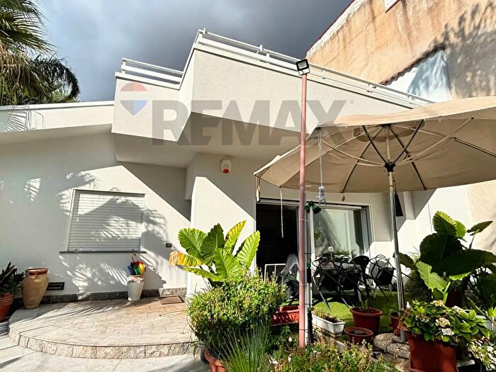 Casa con 5 locali in vendita in Via Bartolomeo Ferraro a, Palermo