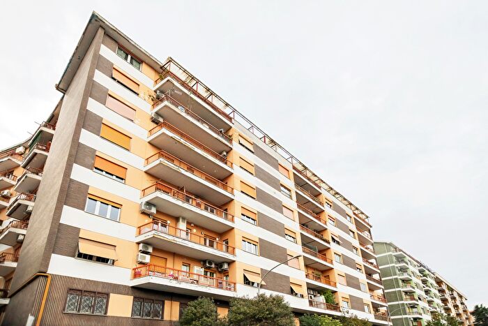 Appartamento trilocale in vendita in Viale dei Consoli, Roma