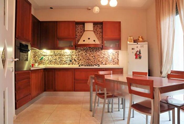 Casa con 6 locali in vendita in Via Raffaello Sanzio, Vinci