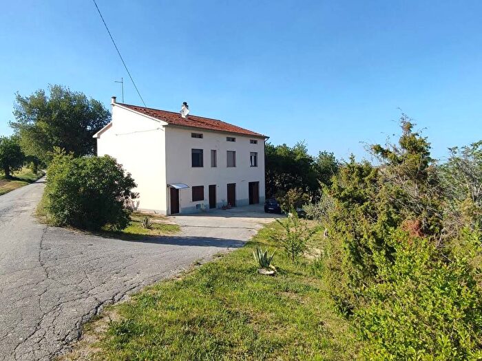 Casa con 6 locali in affitto in Via Sinichella, Ostra