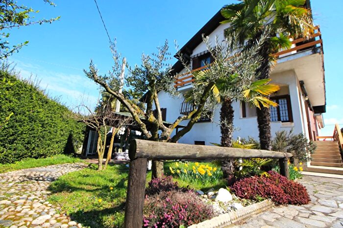 Casa con 5 locali in vendita in Via Pietro Micca, Villa Cortese