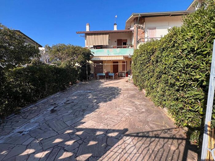 Casa con 5 locali in affitto in Lungomare delle Nereidi, Lido di Tarquinia, Tarquinia