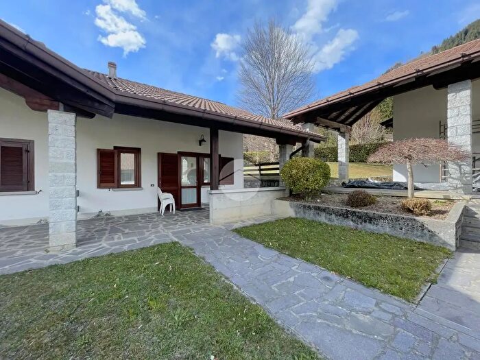 Appartamento trilocale in vendita in Via Salven, Borno