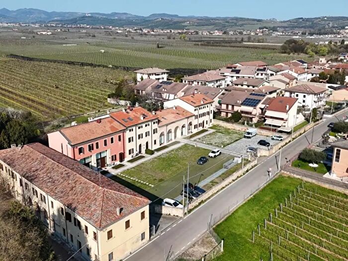 Appartamento trilocale in affitto in Via XXIV Maggio, Colognola Ai Colli