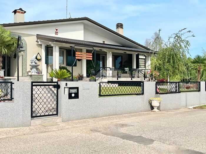 Casa con 5 locali in vendita in Via Pradulins, Carlino