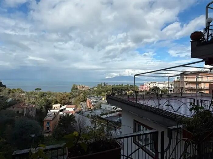 Appartamento con 5 locali in vendita in Sorrento