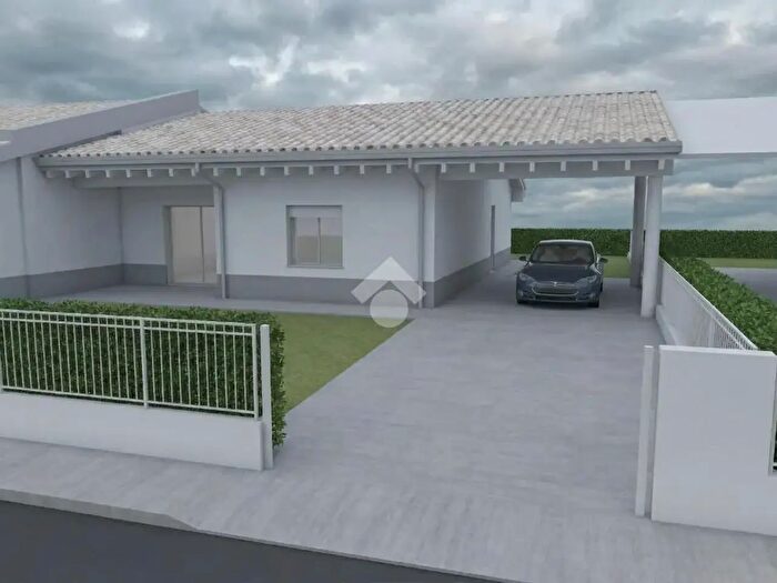 Casa quadrilocale in vendita in Gazoldo Degli Ippoliti