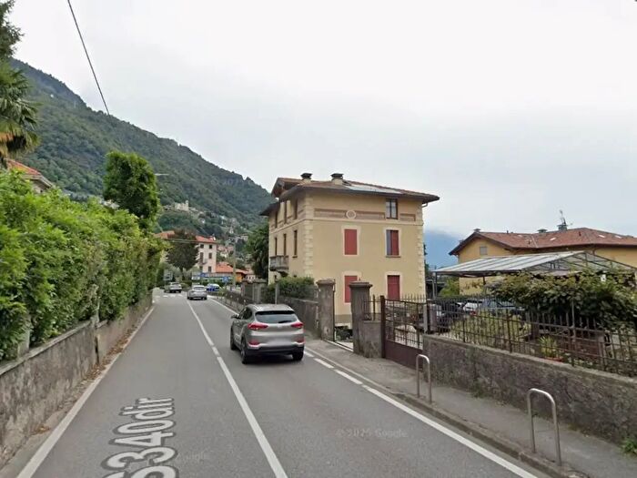 Appartamento trilocale in affitto in Via Regina, Gravedona ed Uniti