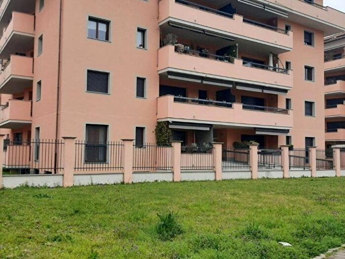 Appartamento bilocale in affitto in Via Fratelli Sanchioli, Centro, Magenta