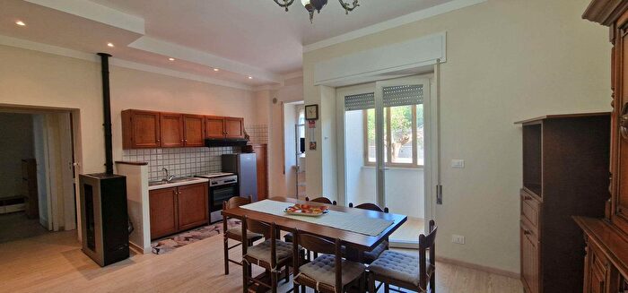 Appartamento trilocale in vendita in Via Angelo Cortesi, Todi