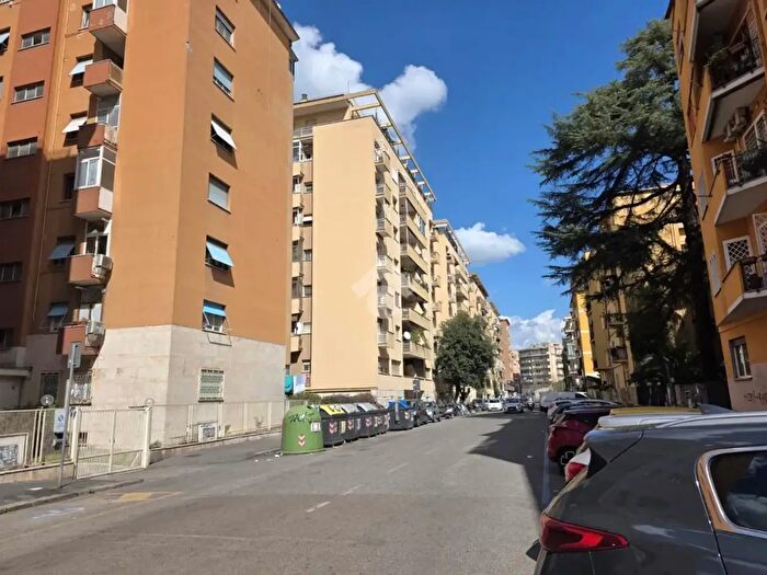 Appartamento trilocale in vendita in Via Valsesia, Roma