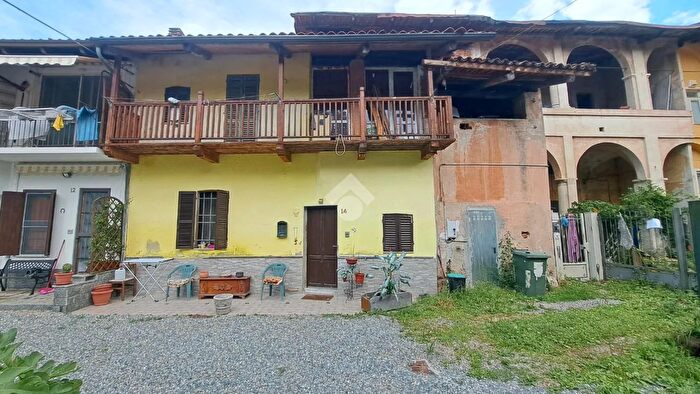 Casa trilocale in vendita in Via Roma, Cerrione