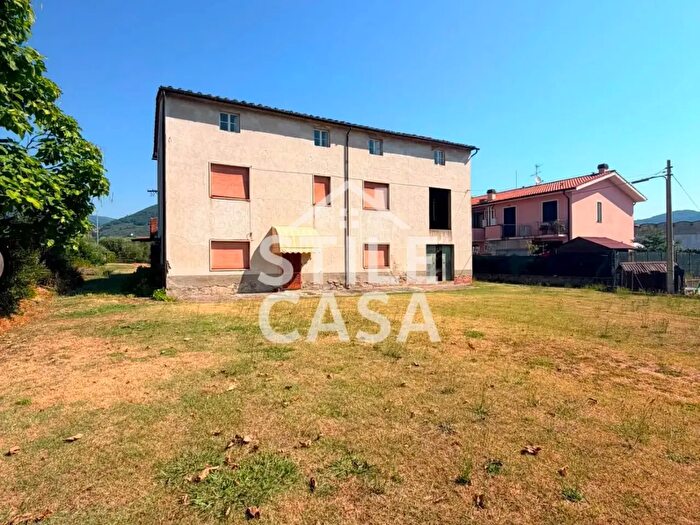 Casa con 10 locali in vendita in a delle Pari, Pescia