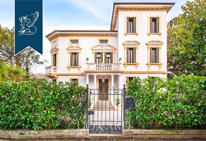 Casa con 5 locali in vendita in Treviso