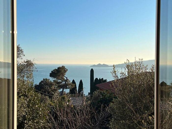 Casa con 5 locali in affitto in Via Privata Primavera, Parco Casale Castello dei Sogni, Rapallo