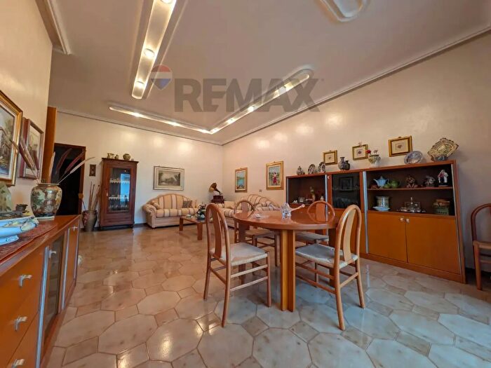 Appartamento con 8 locali in vendita in Viale dei Platani, Ragusa