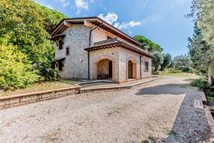 Casa con 5 locali in vendita in Via Valle Vota, Bassiano