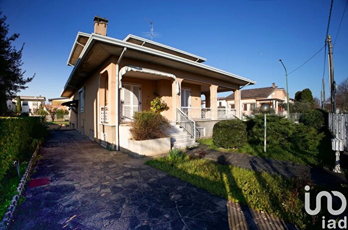 Casa con 12 locali in vendita in Via Via IV Novembre, Guidizzolo