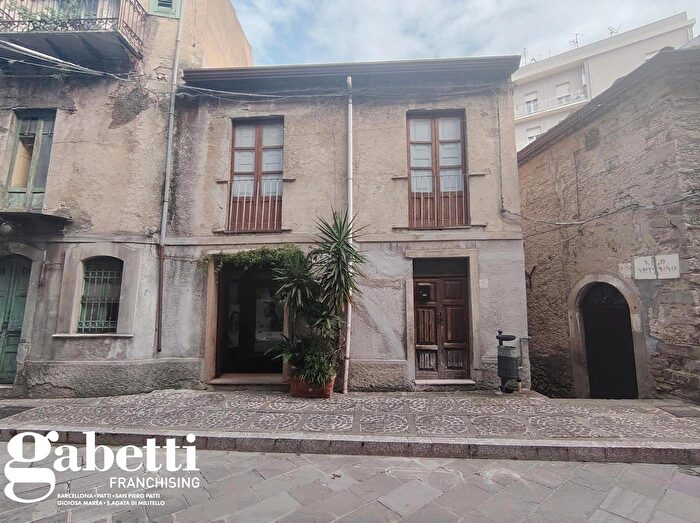 Casa in vendita in Via G Garibaldi, San Piero Patti