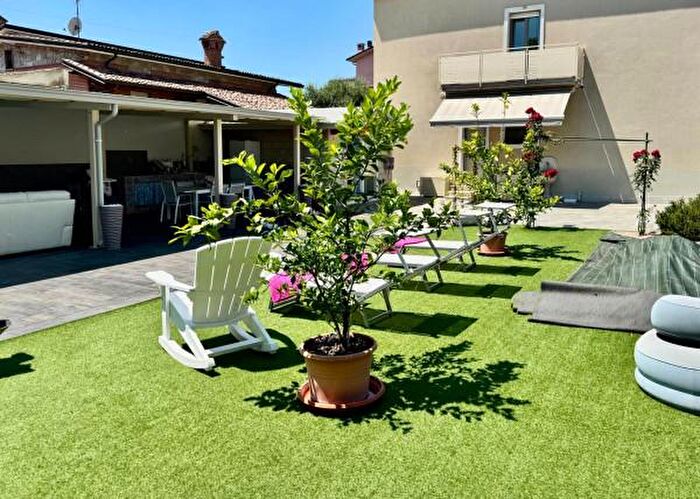 Casa con 6 locali in vendita in Via Agazzano, Rottofreno