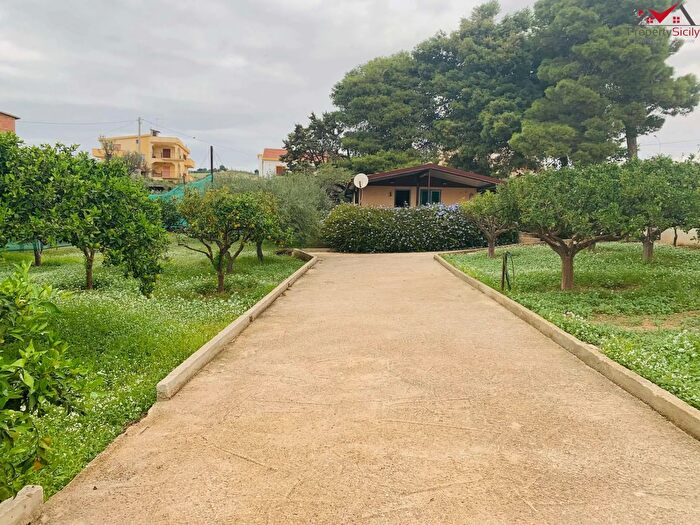 Casa trilocale in vendita in Via Falcone, Realmonte