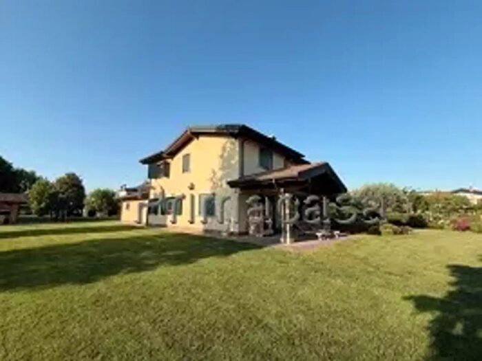 Casa con 8 locali in vendita in Via Engazzà I, Salizzole